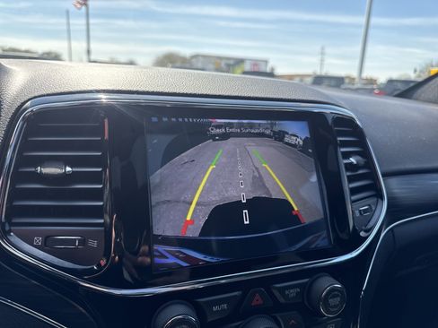 Used 2020 Jeep Grand Cherokee Limited image 25