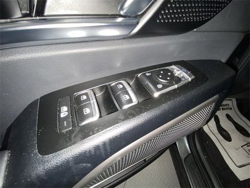 Used 2024 Kia Telluride EX w/ EX Captain's Chair Package image 13