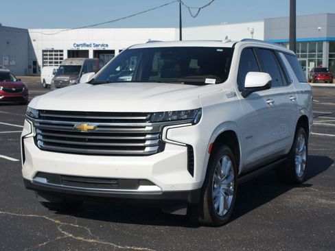Used 2024 Chevrolet Tahoe High Country AWD/4WD image 2