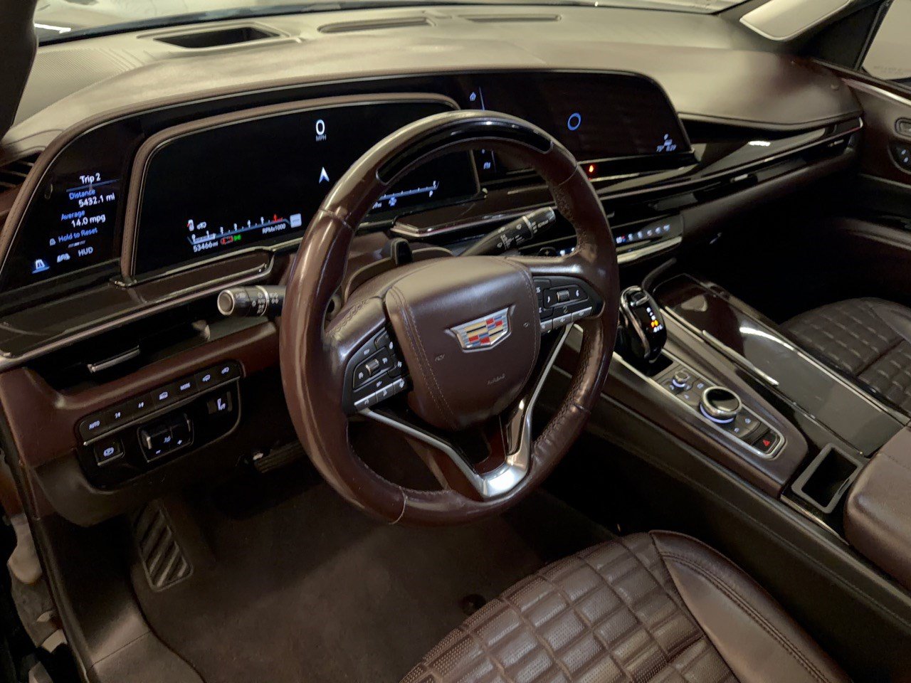 Used 2023 Cadillac Escalade ESV Premium Luxury Platinum w/ LPO, Radiant Package AWD/4WD image 4