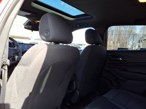 Used 2024 Chevrolet Trax RS w/ Sunroof Package image 12