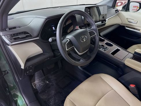 Certified 2023 Toyota Sienna XLE AWD/4WD image 18