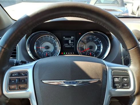 Used 2011 Chrysler Town & Country Limited image 19