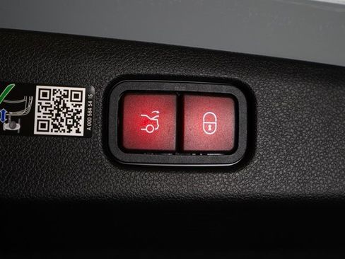 New 2026 Mercedes-Benz E 350 4MATIC Sedan image 34