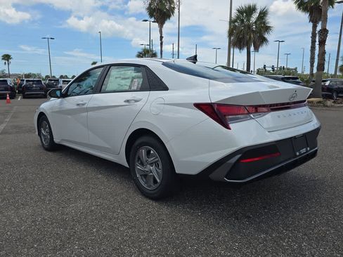 New 2026 Hyundai Elantra SE FWD image 4