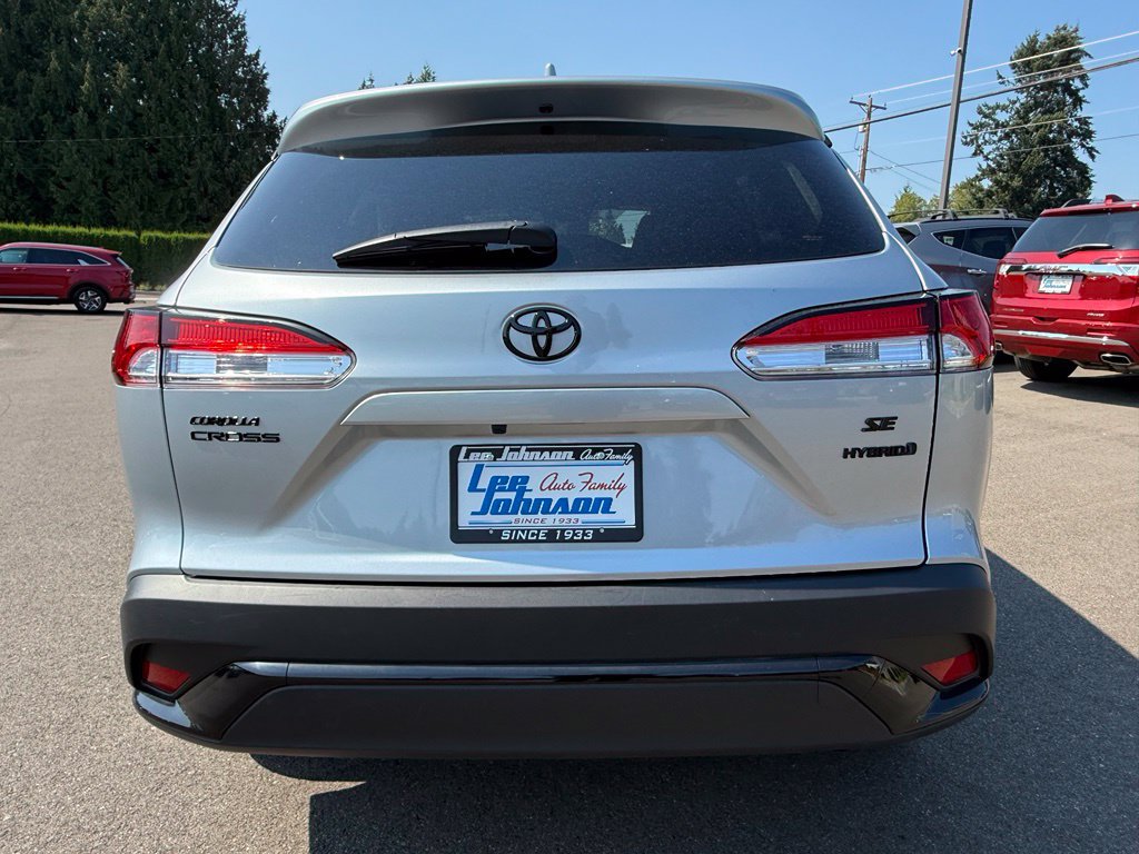 Used 2023 Toyota Corolla Cross AWD Hybrid w/ Moonroof Package image 4