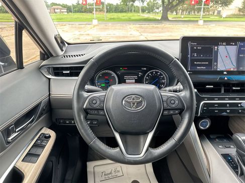 Used 2021 Toyota Venza Limited image 16