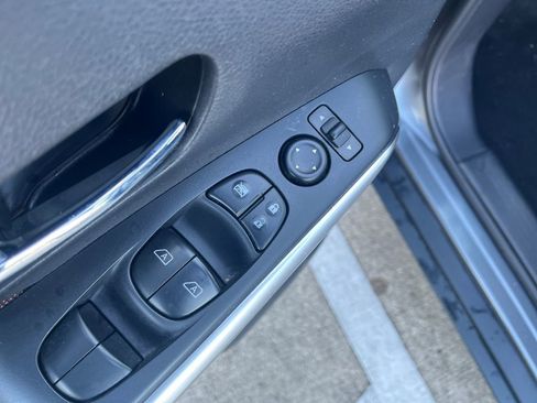 Certified 2020 Nissan Kicks SR w/ Exterior Package image 15