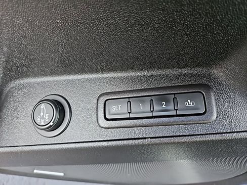 Used 2020 Chevrolet Equinox Premier AWD/4WD image 11