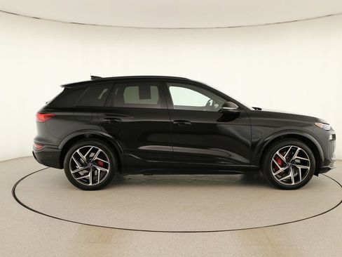 Certified 2025 Audi SQ6 e-tron Premium Plus w/ Premium Plus AWD/4WD image 8