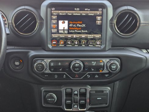 Used 2021 Jeep Gladiator Overland AWD/4WD image 19