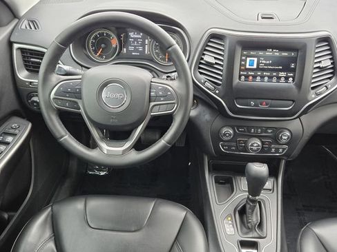 Used 2019 Jeep Cherokee Latitude Plus w/ Comfort/Convenience Group image 27