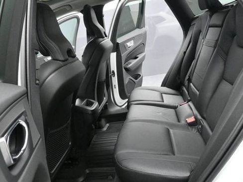 Used 2021 Volvo XC60 T6 Momentum AWD/4WD image 22