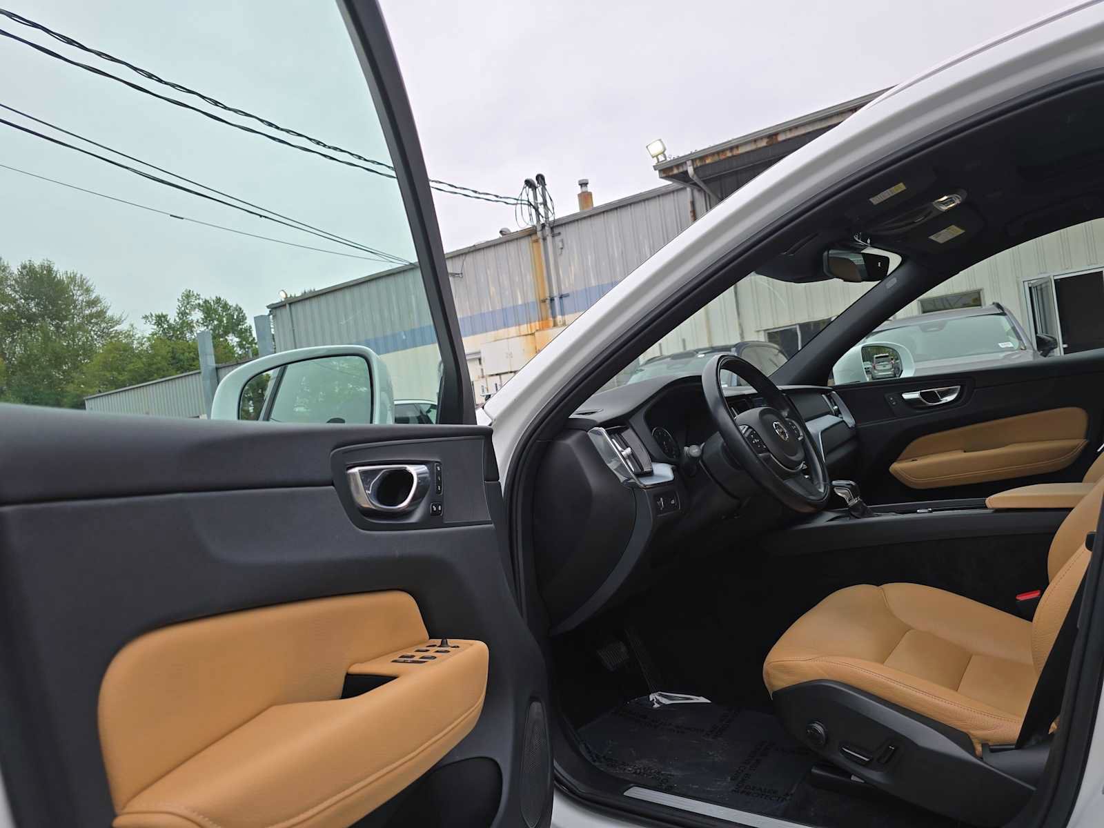 Used 2020 Volvo XC60 T5 Momentum w/ Protection Package AWD/4WD image 20