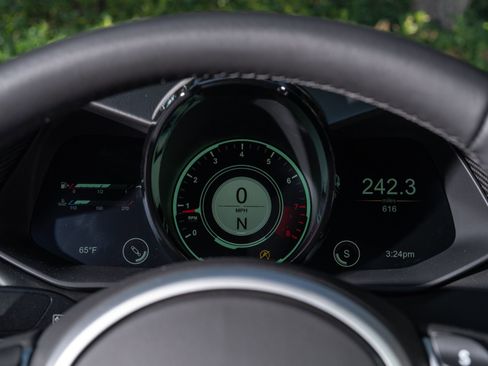 Used 2021 Aston Martin V8 Vantage Coupe RWD image 13