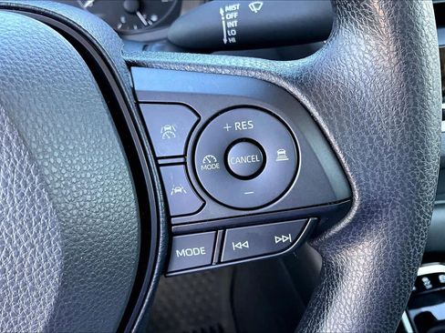 Used 2025 Toyota Corolla LE image 20