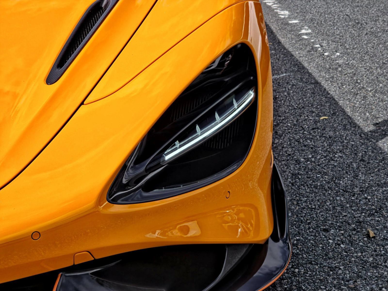 Used 2022 McLaren 765LT RWD image 17