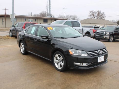 Used 2015 Volkswagen Passat 1.8T Limited Edition image 2