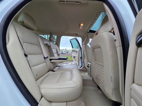 Used 2015 Volvo XC70 T6 Platinum w/ Protection Package image 16