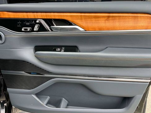 Used 2022 Jeep Grand Wagoneer Series II w/ Premium Group II AWD/4WD image 10