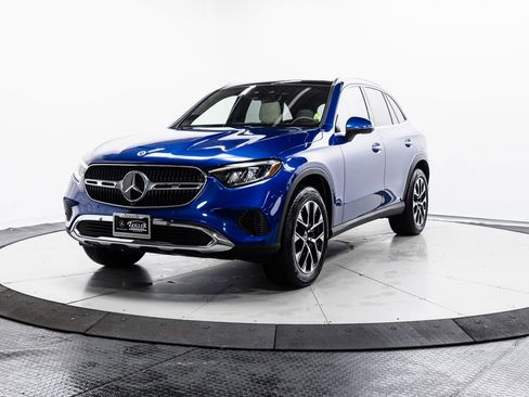 Used 2025 Mercedes-Benz GLC 350e 4MATIC w/ Driver Assistance Package image 3