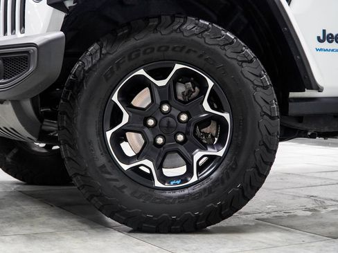 Used 2023 Jeep Wrangler Unlimited Rubicon 4xe w/ Cold Weather Group AWD/4WD image 6