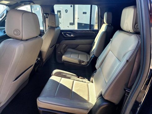 Used 2023 GMC Yukon XL SLT image 25