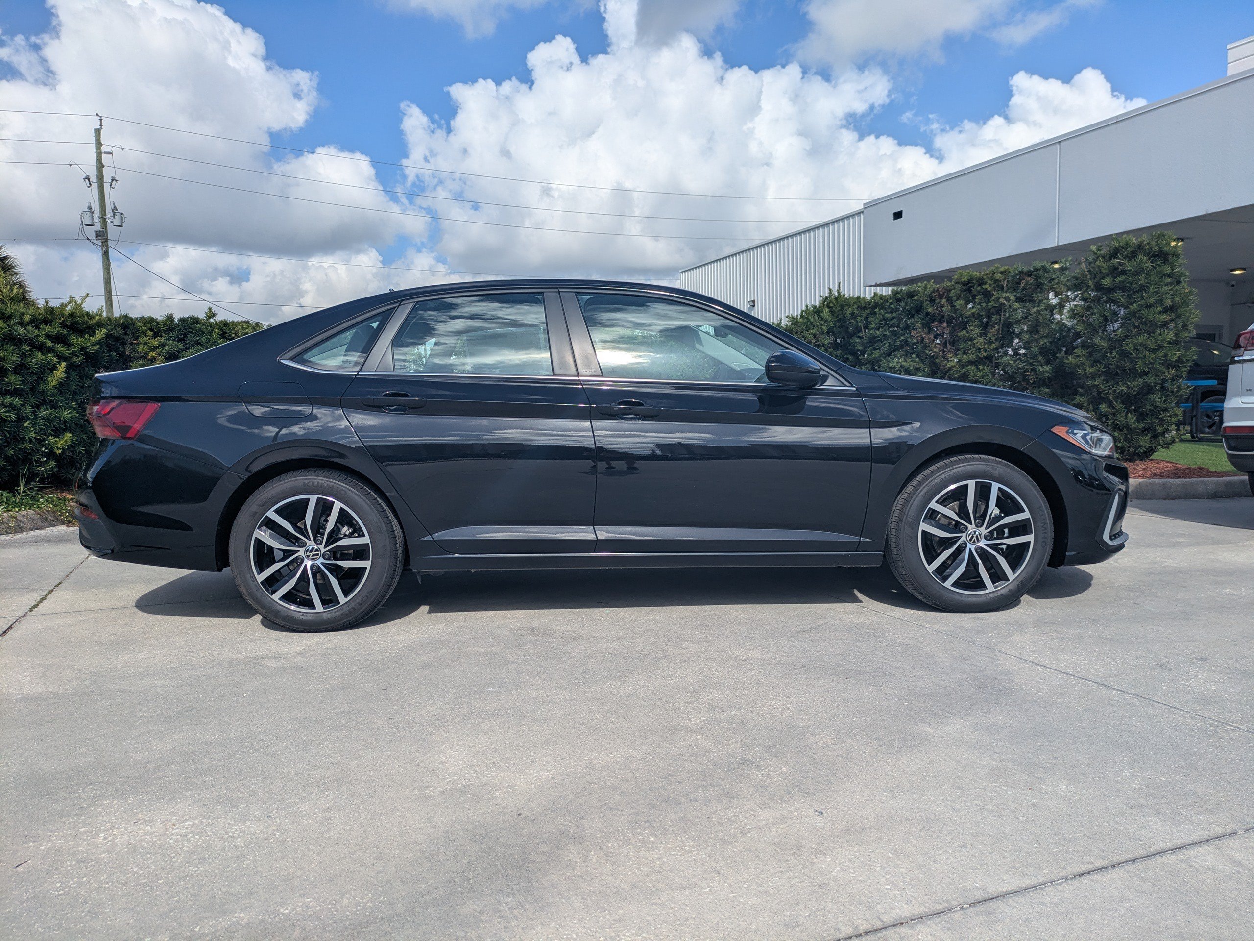 New 2026 Volkswagen Jetta SE FWD image 3