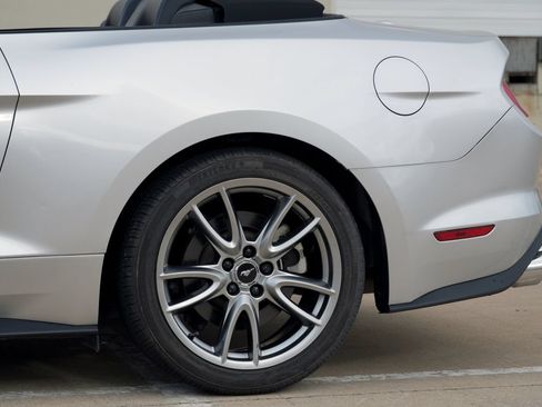Used 2018 Ford Mustang GT Premium w/ Equipment Group 401A RWD image 24
