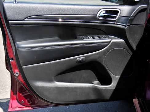 Used 2020 Jeep Grand Cherokee Limited X image 14