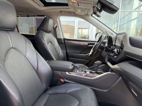 Used 2022 Toyota Highlander Limited image 28