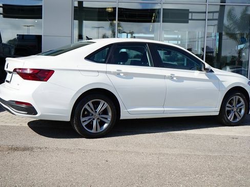 Used 2023 Volkswagen Jetta SE image 8