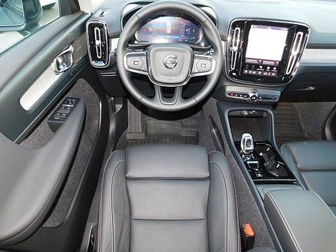 New 2026 Volvo XC40 B5 Ultra w/ Climate Package image 5