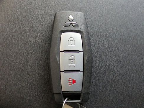 New 2026 Mitsubishi Outlander ES image 32