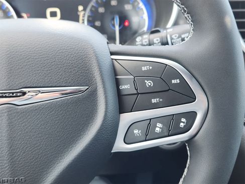 New 2025 Chrysler Pacifica Select w/ Fav Edition Package image 23