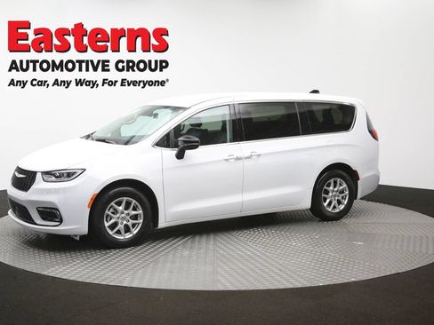 Used 2024 Chrysler Pacifica Touring-L FWD image 58