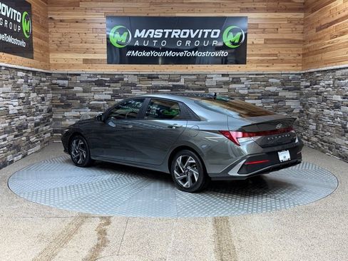 Used 2025 Hyundai Elantra SEL w/ Cargo Package FWD image 7