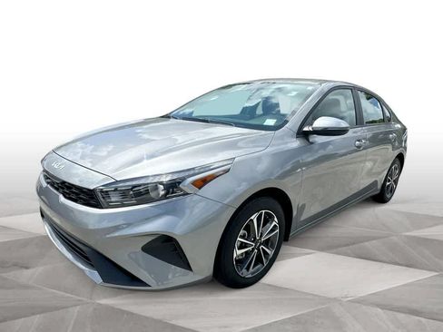 Used 2024 Kia Forte LXS w/ LXS Technology Package FWD image 4
