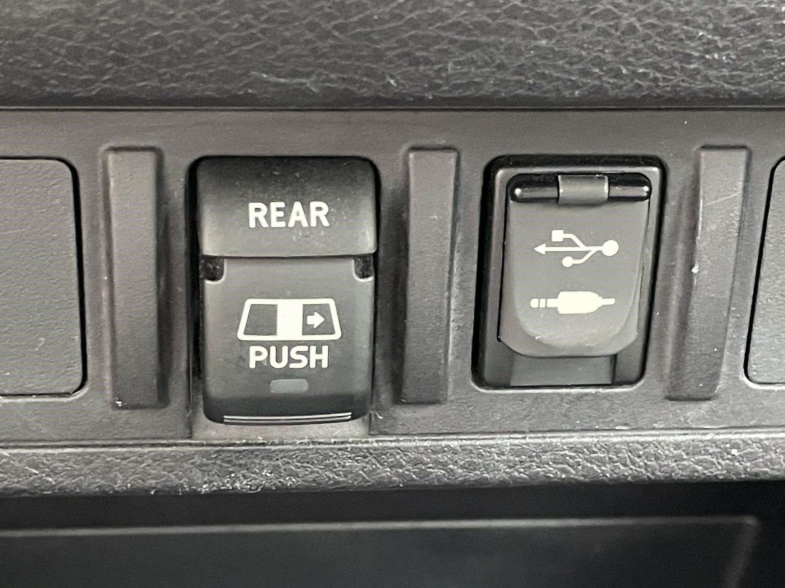 Used 2018 Toyota Tacoma SR5 RWD image 28