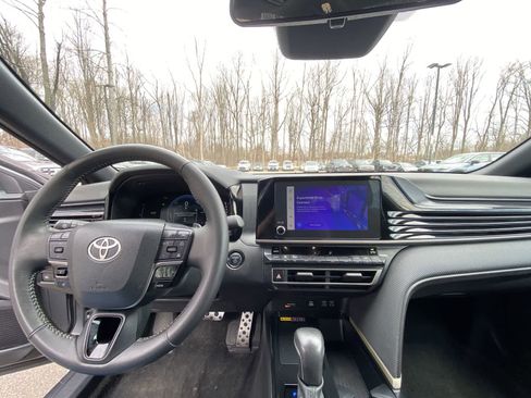 Used 2025 Toyota Camry SE image 18