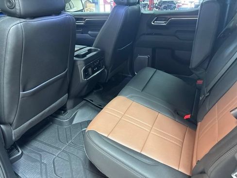 Used 2024 Chevrolet Silverado 1500 High Country w/ High Country Premium Package AWD/4WD image 18