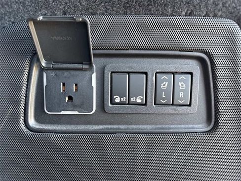 Used 2021 Cadillac Escalade Sport w/ Driver Assist Tech Package image 11