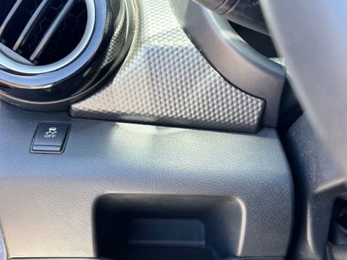 Used 2018 Nissan Kicks SV FWD image 28
