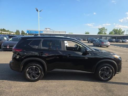 Used 2026 Nissan Rogue SV AWD/4WD image 4