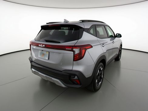 Used 2025 Kia Seltos S image 9