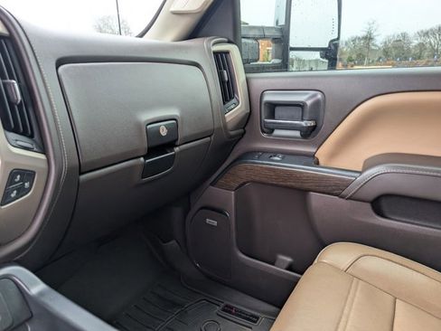 Used 2017 GMC Sierra 2500 Denali w/ Duramax Plus Package image 28