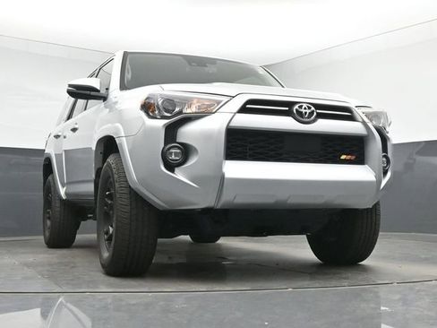 Used 2021 Toyota 4Runner SR5 Premium w/ Moonroof Package AWD/4WD image 11