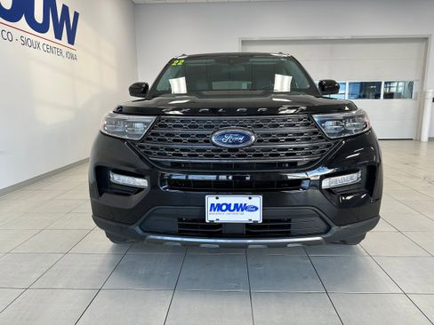 Used 2022 Ford Explorer XLT w/ Equipment Group 202A image 3