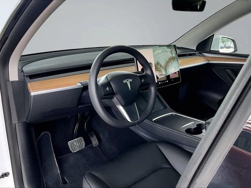 Used 2023 Tesla Model Y AWD image 14