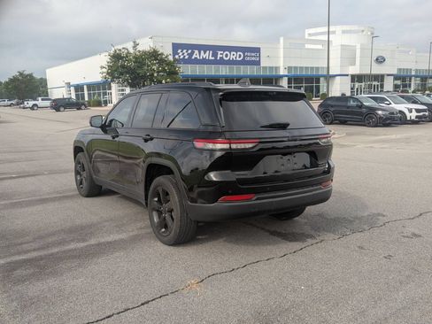 Used 2023 Jeep Grand Cherokee Limited w/ Luxury Tech Group II AWD/4WD image 5